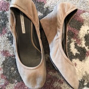 EUC Vera Wang Lavender Suede Wedges. Size 9.